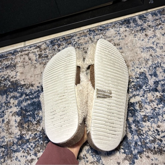 Steve Madden Home White Faux Fur Comfort Slides Size 8 - Picture 8 of 10